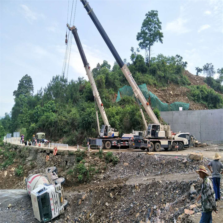 大竹汽车掉沟里叫吊车救援要多少钱