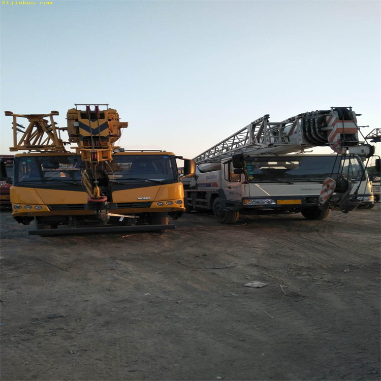 大竹吊车吊挖机正确办法