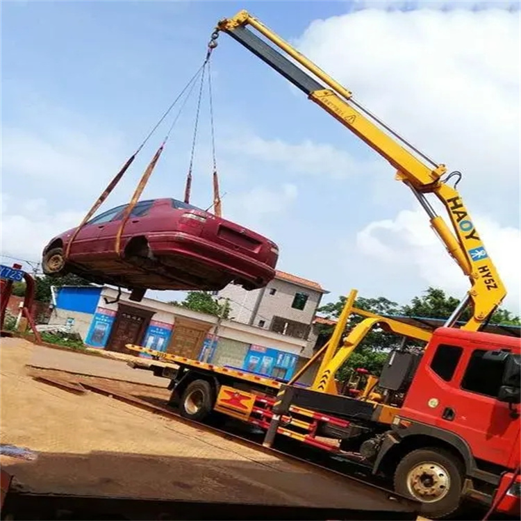 大竹吊车吊汽车的正确方法